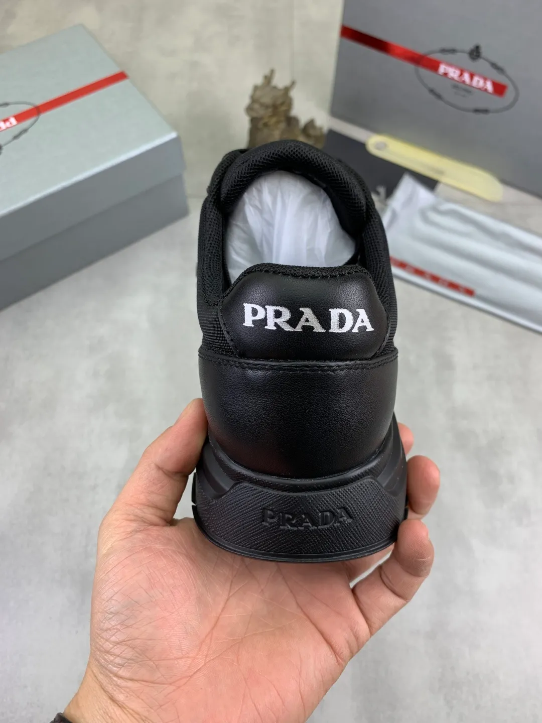 Men's men's shoes P560💰 [Real Price] Popular models are on the official website, 🆘 Trendy brand (Prada) mainly promotes popular models, avant-garde and versatile fashionable men's shoes private version mold opening, cowhide surface splicing 1:1.. Stylish and simple, original imported cowhide lining cowhide feet; the atmosphere and personality are more fashionable, eye-catching and pursuing class. It will subvert the old ideas and be a must-have for fashionistas who want to spend time with you! Must keep it! Tall and comfortable, large and low, high-end quality workmanship. Code number: 38-44 (45 customized) 2️⃣ optional.